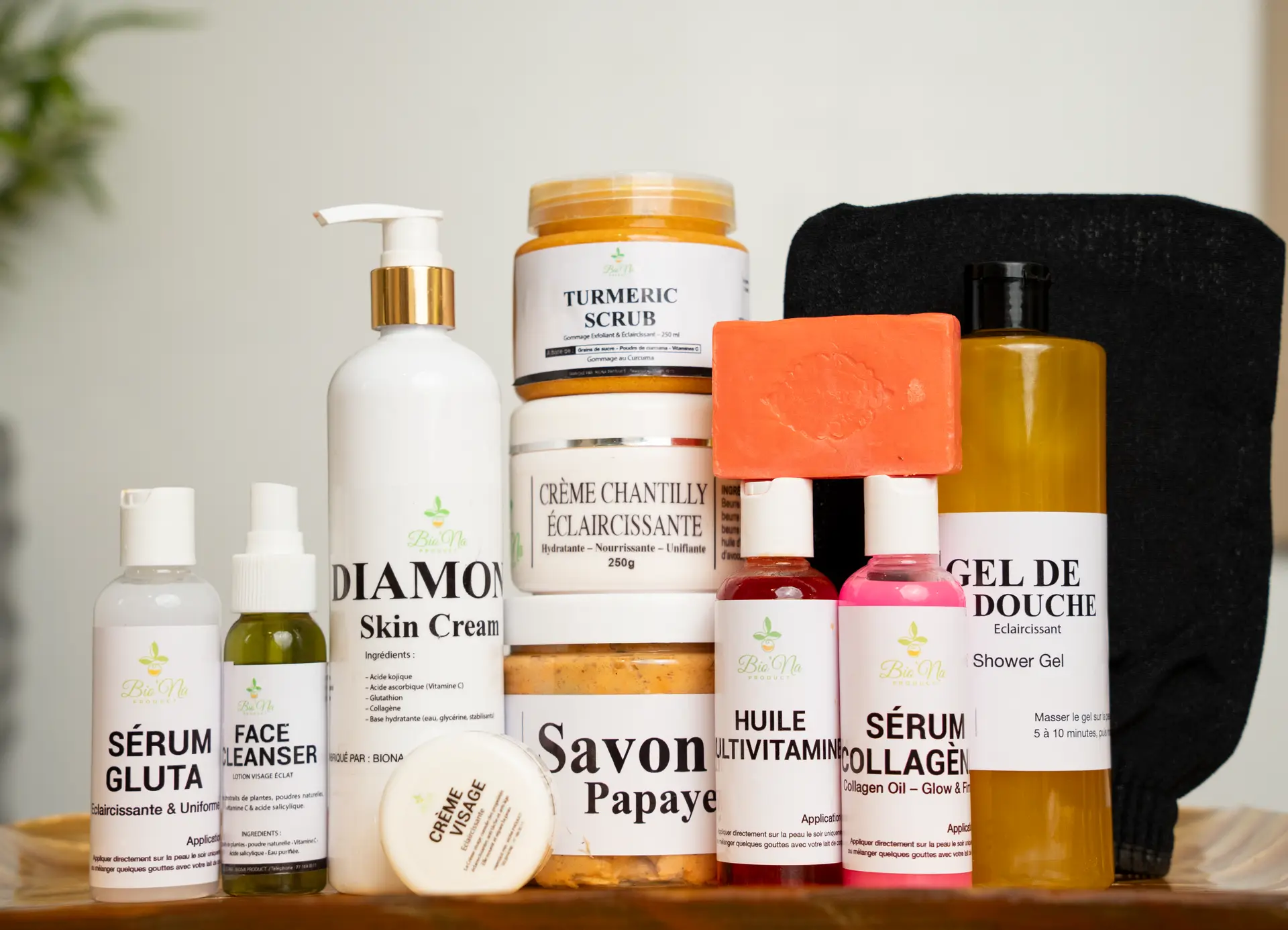 La gamme de soins Bio'Na présentée par une cliente